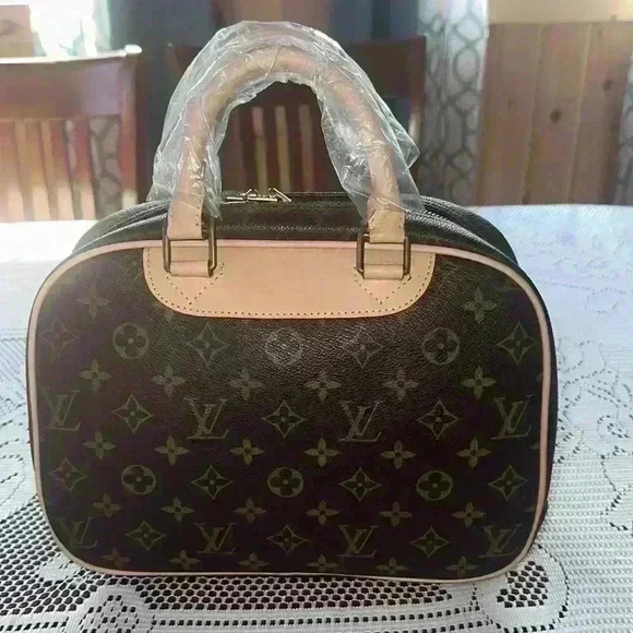 Louis Vuitton Trouville, this item been altered. - Picture 3 of 9